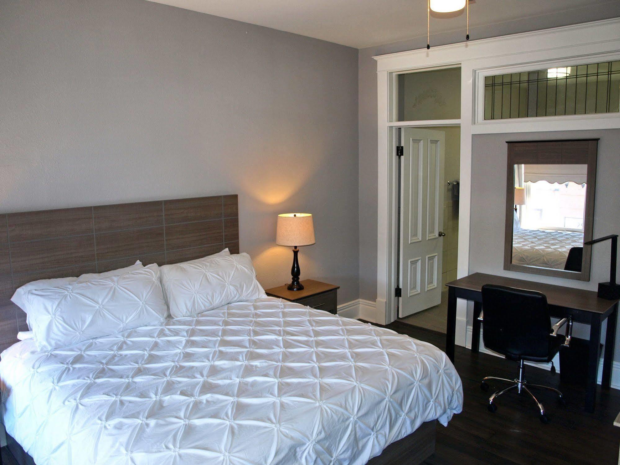 Cornerstone Inn Washington Екстериор снимка